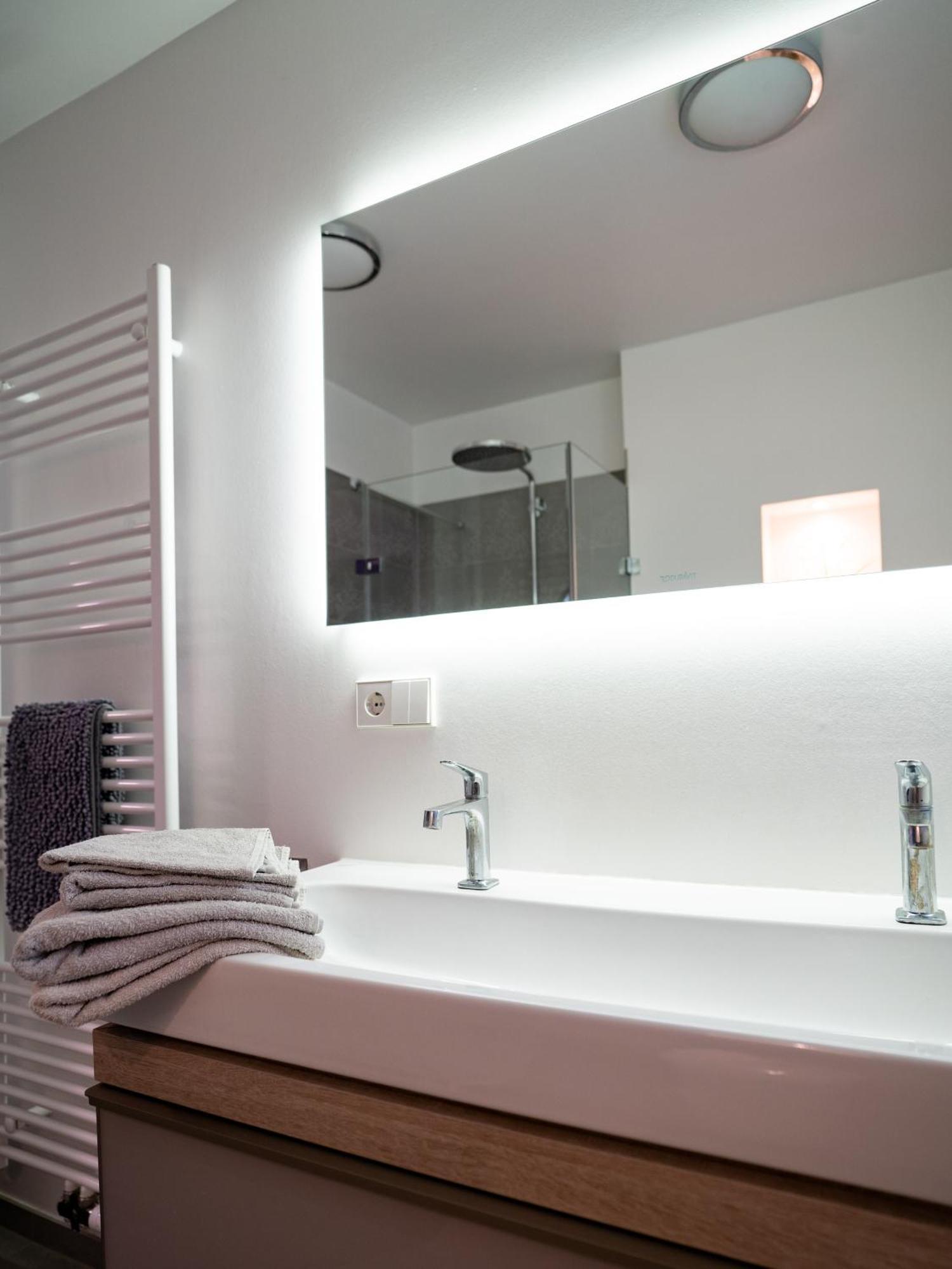 Whirlpool - Zentral - Designloft Mit Xxl Terrasse Apartment Wiesbaden Luaran gambar