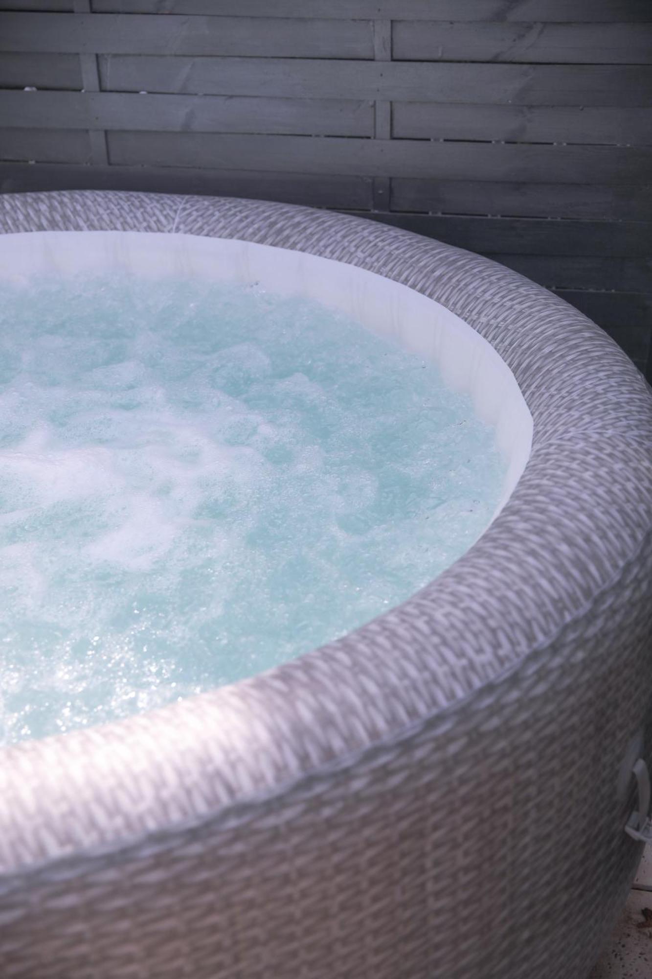 Whirlpool - Zentral - Designloft Mit Xxl Terrasse Apartment Wiesbaden Luaran gambar